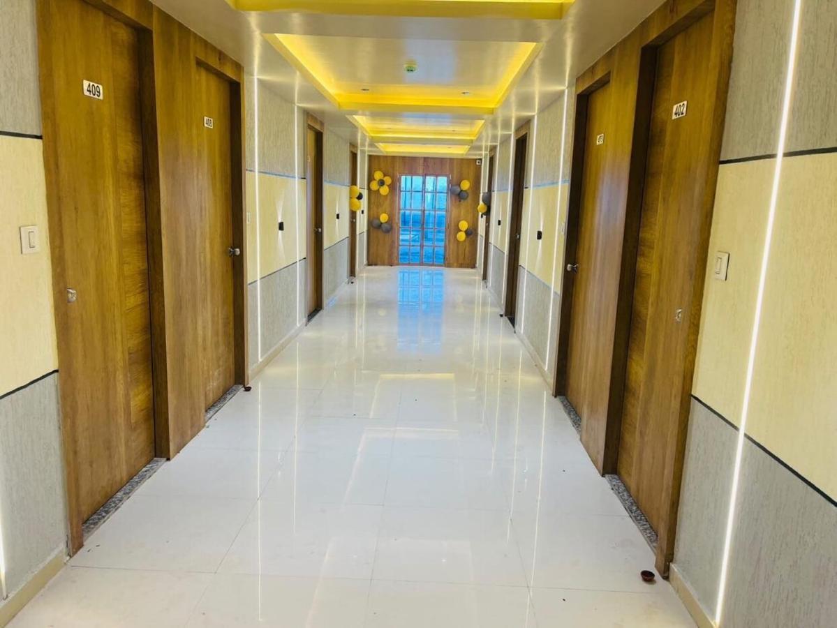 Oyo Florence Hotel Surat Zewnętrze zdjęcie