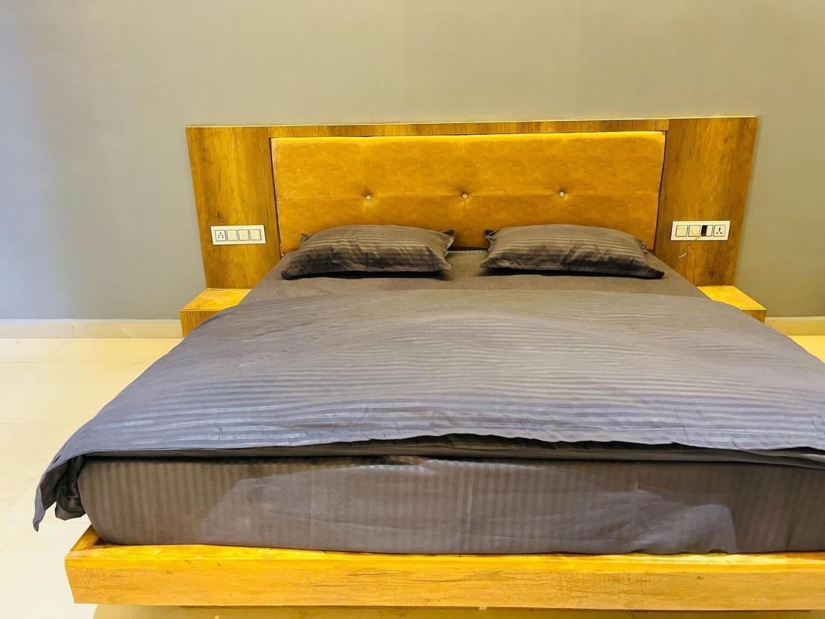 Oyo Florence Hotel Surat Zewnętrze zdjęcie