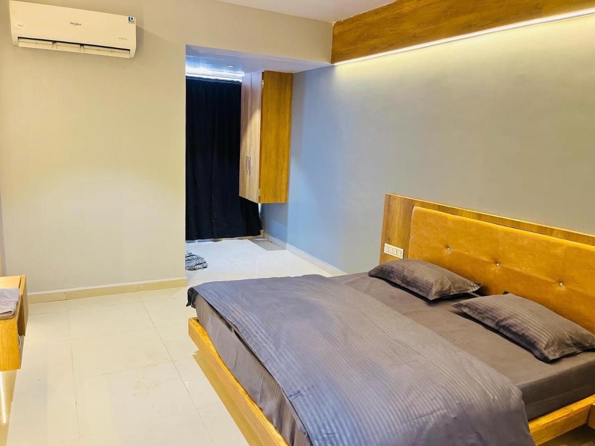 Oyo Florence Hotel Surat Zewnętrze zdjęcie